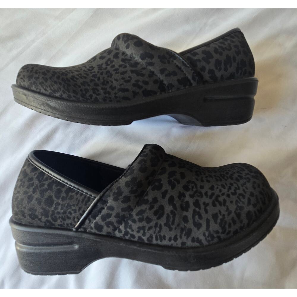 DUNES Women's Work Slip Resistant Slip on Animal Print Cheetah Black Shoes 7.5 - Picture 4 of 5